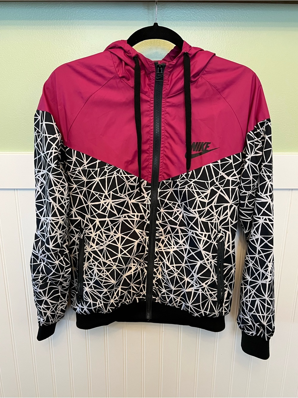 Nike Pink & Black Geometric Print Windrunner Hooded Jacket (Girls Size Large)